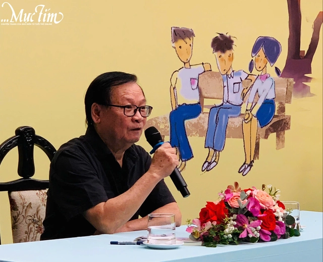 Nhà văn Nguyễn Nhật Ánh tặng chữ ký cho hơn 600 bạn đọc- Ảnh 3. Nhà văn Nguyễn Nhật Ánh tặng chữ ký cho hơn 600 bạn đọc- Ảnh 3.