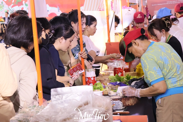 Rapper Nhật Hoàng, DANMY trình diễn ca khúc mới tại Lễ hội Ngày của Phở 2025 - Ảnh 3.