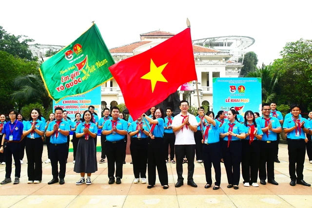 Khai mạc Hành trình Em yêu Tổ quốc Việt Nam- Ảnh 1. Khai mạc Hành trình Em yêu Tổ quốc Việt Nam- Ảnh 1.