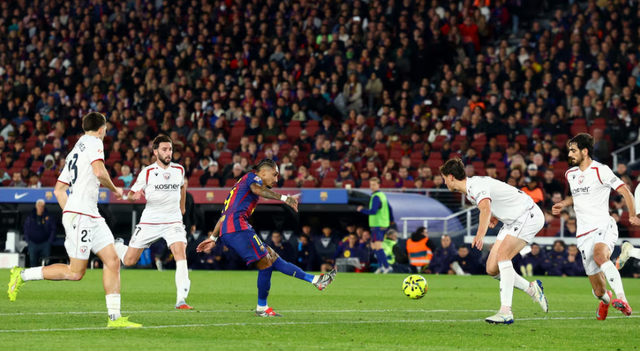 Barcelona nới rộng khoảng cách 7 điểm với Real Madrid tại La Liga - Ảnh 1.