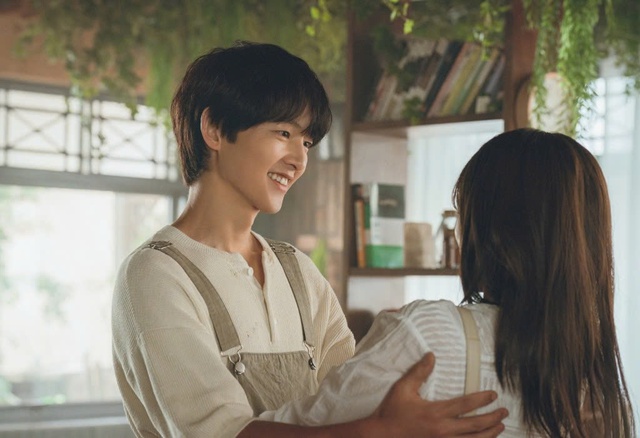 Park Seo Joon nối gót Song Joong Ki "hụt hơi" trong màn tái xuất phim tình cảm - Ảnh 4.