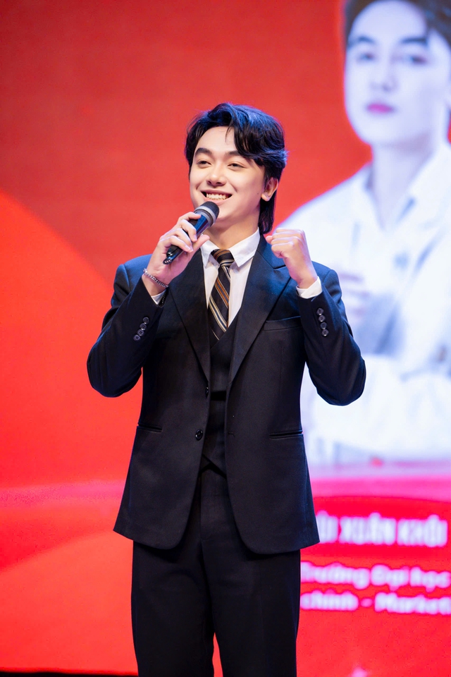 Làm quen quán quân 'Nhà lãnh đạo tương lai' 2025 - Ảnh 1. Làm quen quán quân 'Nhà lãnh đạo tương lai' 2025 - Ảnh 1.