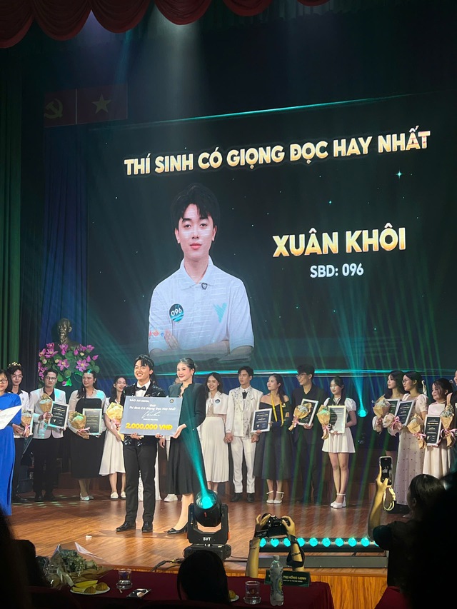 Làm quen quán quân 'Nhà lãnh đạo tương lai' 2025 - Ảnh 4. Làm quen quán quân 'Nhà lãnh đạo tương lai' 2025 - Ảnh 3.