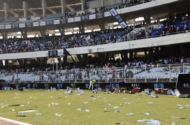 Police detain organiser of Messi visit after Indian fans rip up seats
- Ảnh 2. Police detain organiser of Messi visit after Indian fans rip up seats
- Ảnh 2.