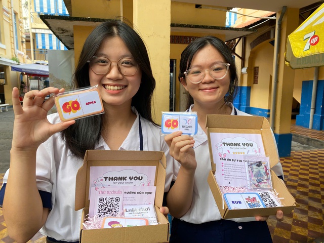 Teen Trường THPT Trần Khai Nguyên sáng tạo bộ trò chơi học ngoại ngữ- Ảnh 4. Teen Trường THPT Trần Khai Nguyên sáng tạo bộ trò chơi học ngoại ngữ- Ảnh 4.