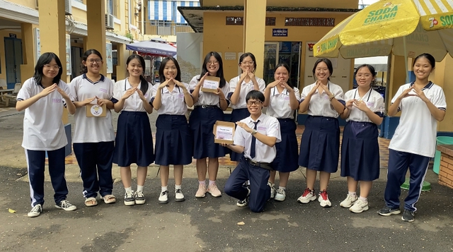 Teen Trường THPT Trần Khai Nguyên sáng tạo bộ trò chơi học ngoại ngữ- Ảnh 1. Teen Trường THPT Trần Khai Nguyên sáng tạo bộ trò chơi học ngoại ngữ- Ảnh 1.