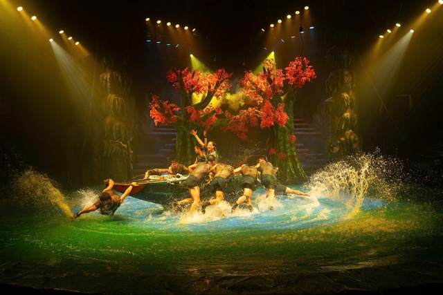 Bạn trẻ 'lạc' vào thế giới thần bí khi xem xiếc Ký ức Hỏa thần- Ảnh 2.