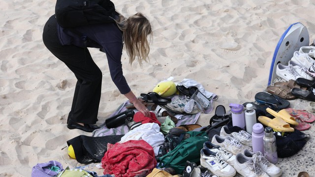 Witnesses tell of courage, panic in wake of Bondi Beach shootings- Ảnh 5. Witnesses tell of courage, panic in wake of Bondi Beach shootings- Ảnh 5.