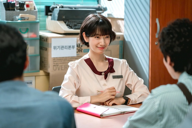 Park Shin Hye một mình diễn hai vai cực ngọt trong Undercover Ms. Hong - Ảnh 6.