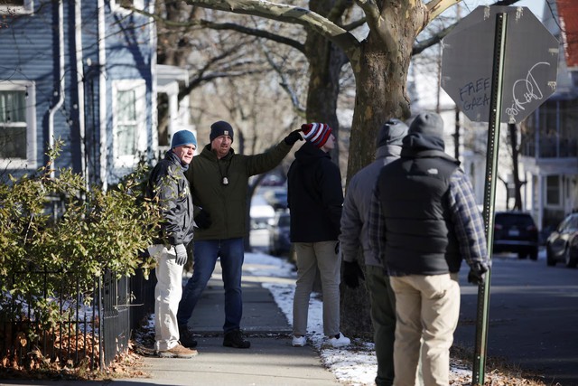 Manhunt for Brown University shooter renewed after police release detained man- Ảnh 4. Manhunt for Brown University shooter renewed after police release detained man- Ảnh 4.
