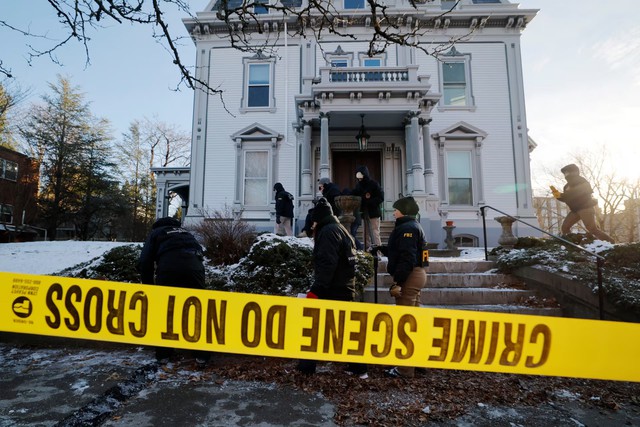 Manhunt for Brown University shooter renewed after police release detained man- Ảnh 5. Manhunt for Brown University shooter renewed after police release detained man- Ảnh 5.