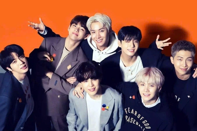 BTS livestream đủ 7 người, hé lộ đang chuẩn bị cho màn tái xuất - Ảnh 3.