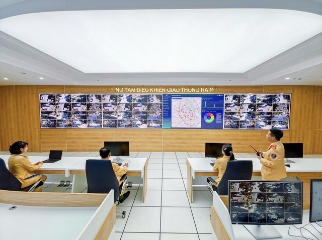 AI cameras detect hundreds of traffic violations after 3 days of citywide operation in Hanoi- Ảnh 2.