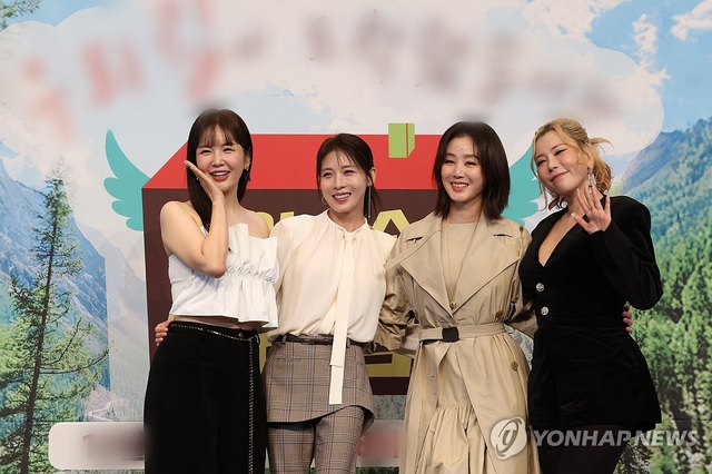 Chỉ một hành động của Ha Ji Won, bạn thân 22 năm không kìm được nước mắt - Ảnh 3.