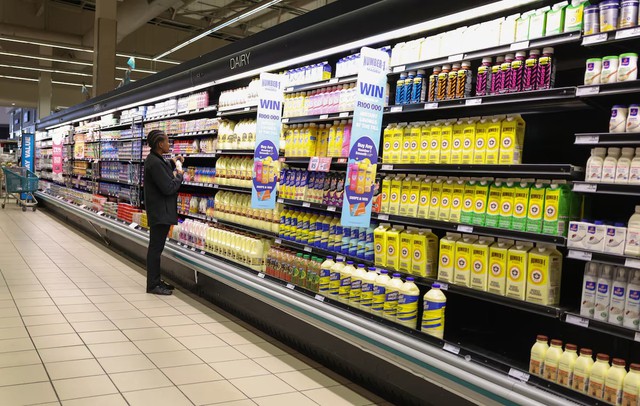 South African inflation eases, economists see more rate cuts ahead - Ảnh 1.