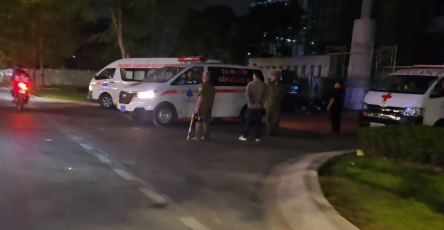 1 killed, 1 injured in scaffolding collapse at Ho Chi Minh City sports facility - Ảnh 4.