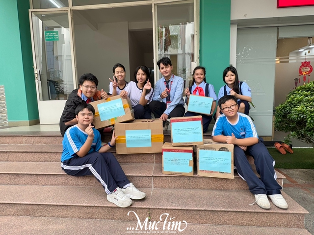 Hơn 1,6 tỉ đồng được đóng góp cho “Nụ cười hồng – Cùng bạn đến trường” - Ảnh 1.