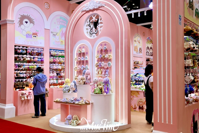 Nô nức tham quan 500 gian hàng triển lãm đồ chơi trẻ em- Ảnh 2.