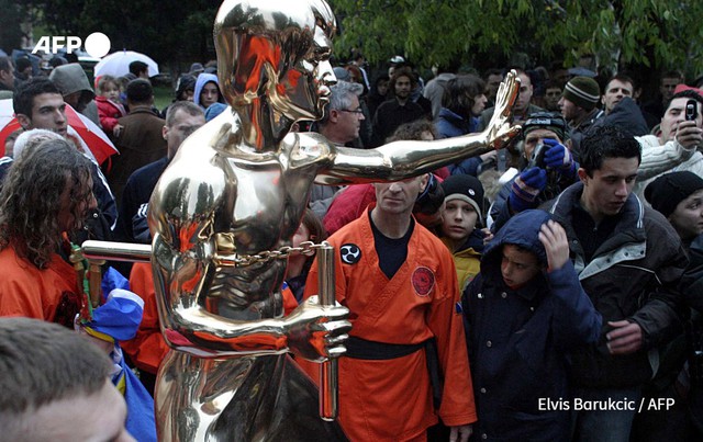 Stolen Bruce Lee statue 'returns' to Bosnia town- Ảnh 1.
