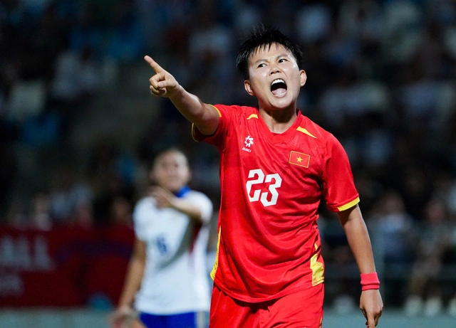 Fans across Southeast Asia slam officiating after Vietnam’s SEA Games women’s football final loss to Philippines - Ảnh 1. Fans across Southeast Asia slam officiating after Vietnam’s SEA Games women’s football final loss to Philippines - Ảnh 1.