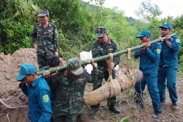 150kg wartime bomb safely handled after floods in Vietnam’s Khanh Hoa- Ảnh 1.