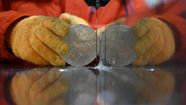 'Extremely exciting': the ice cores that could help save glaciers- Ảnh 1.