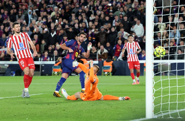 Barcelona hơn Real Madrid 4 điểm tại La Liga- Ảnh 3. Barcelona hơn Real Madrid 4 điểm tại La Liga- Ảnh 3.