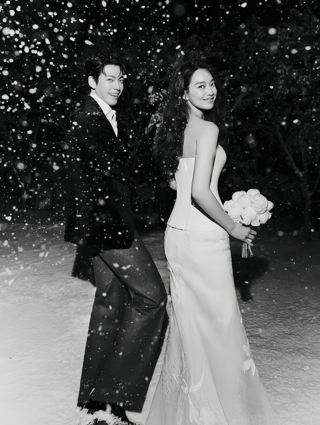 Kim Woo Bin, Shin Min Ah tung ảnh cưới tuyệt đối điện ảnh - Ảnh 1.