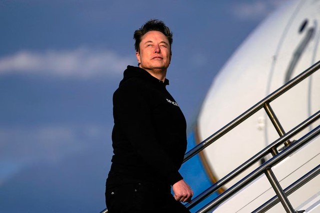 Elon Musk becomes first person worth $700 billion following pay package ruling- Ảnh 1.