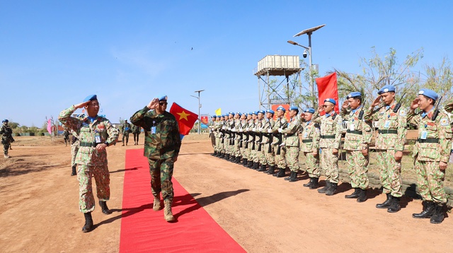 Vietnamese blue-beret soldiers mark Vietnam People’s Army anniversary in Abyei, showing national dedication - Ảnh 1.