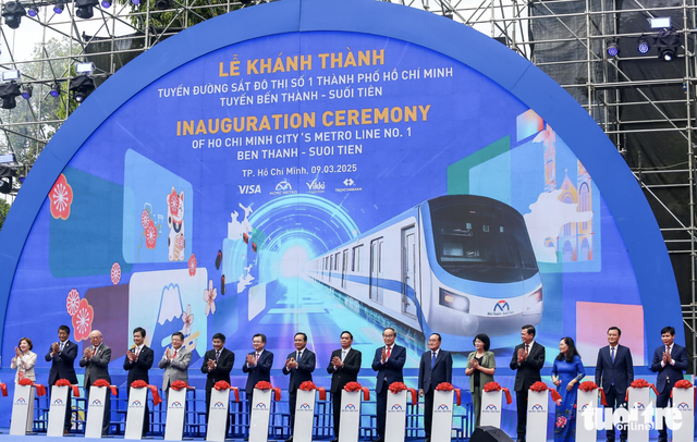 A look back at 1-year operation: How first metro line became part of Ho Chi Minh City life
- Ảnh 6.