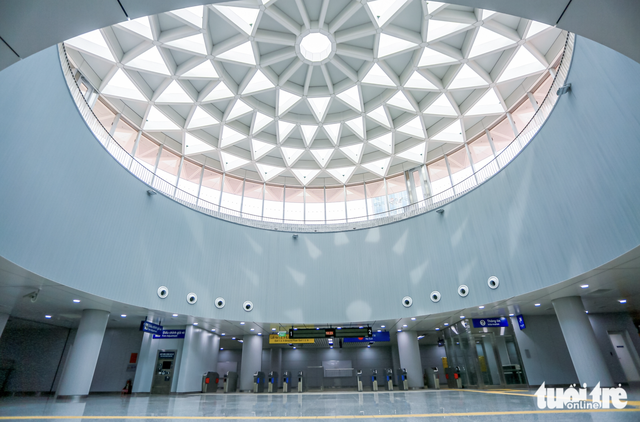 A look back at 1-year operation: How first metro line became part of Ho Chi Minh City life
- Ảnh 7.