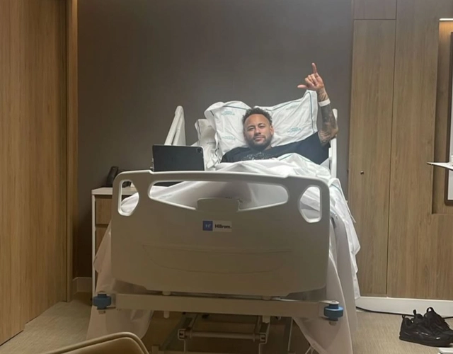 Neymar lên bàn mổ, phải nghỉ thi đấu ít nhất 2 tháng- Ảnh 1.