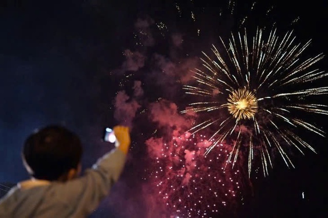 Hanoi plans fireworks at 5 sites to ring in New Year 2026- Ảnh 1.