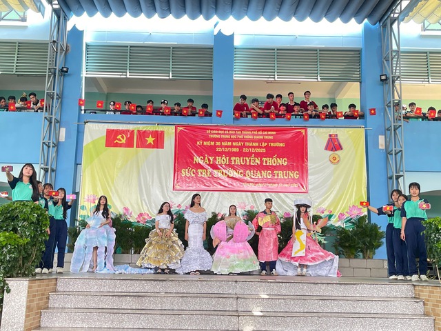 Học trò Quang Trung rộn ràng chào mừng 36 năm ngày thành lập trường- Ảnh 8.