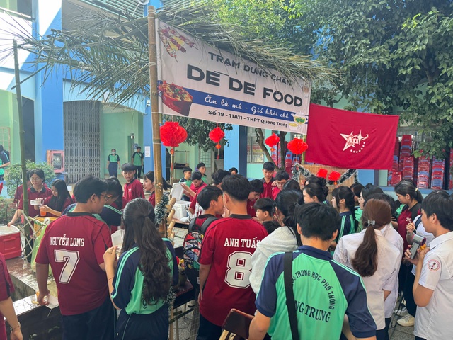 Học trò Quang Trung rộn ràng chào mừng 36 năm ngày thành lập trường- Ảnh 5.