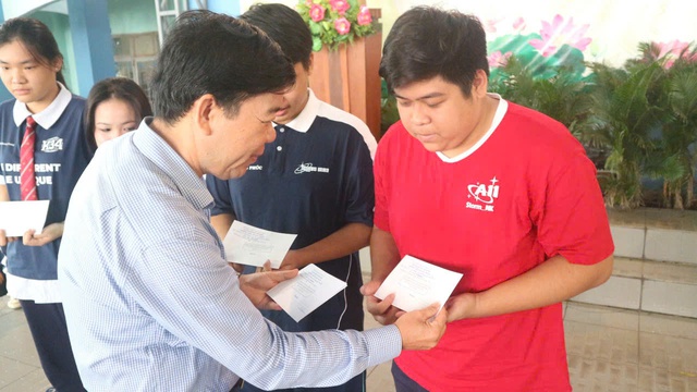 Học trò Quang Trung rộn ràng chào mừng 36 năm ngày thành lập trường- Ảnh 3.