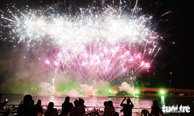 Int’l visitors crowd tourist attractions in Vietnam’s Phu Quoc
- Ảnh 2.