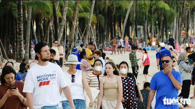 Int’l visitors crowd tourist attractions in Vietnam’s Phu Quoc
- Ảnh 3.
