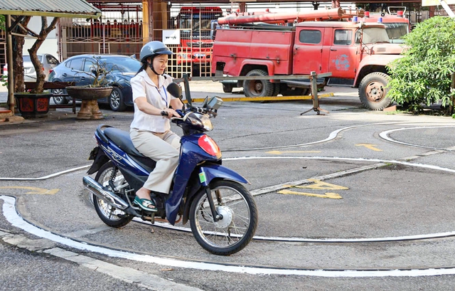Vietnam ministry rejects proposal to let 16-year-olds take driver’s license tests- Ảnh 1. Vietnam ministry rejects proposal to let 16-year-olds take driver’s license tests- Ảnh 1.