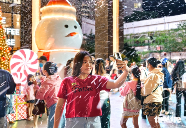 Vietnam's Nha Trang shines bright with festive Christmas atmosphere- Ảnh 5. Vietnam's Nha Trang shines bright with festive Christmas atmosphere- Ảnh 5.