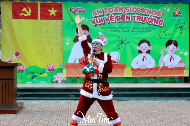 Đón Noel cùng chương trình An toàn sức khỏe - Vui vẻ đến trường tại Trường THCS Phan Văn Trị- Ảnh 2.