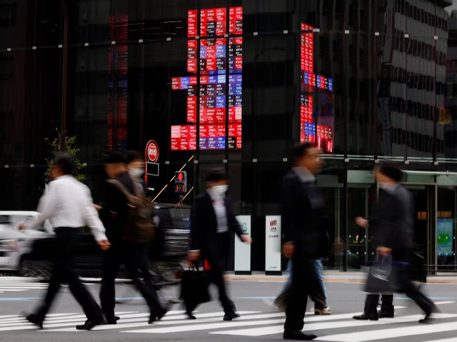 Japan expects growth to accelerate next year with fiscal stimulus - Ảnh 1.