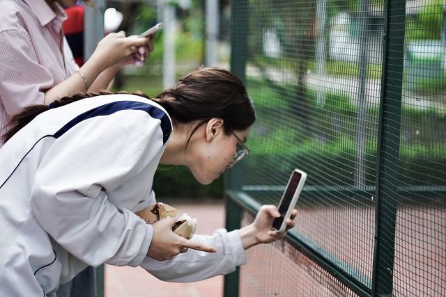 Vì sao teen 'là chính mình' hơn trên các mạng xã hội ít người lớn? - Ảnh 1. Vì sao teen 'là chính mình' hơn trên các mạng xã hội ít người lớn? - Ảnh 1.