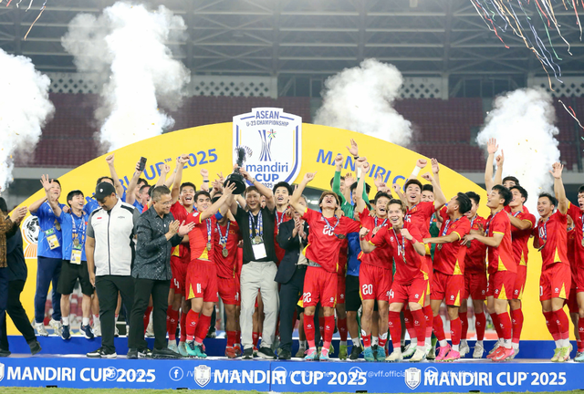 Nhìn lại cú hat-trick của bóng đá Việt Nam năm 2025- Ảnh 3.