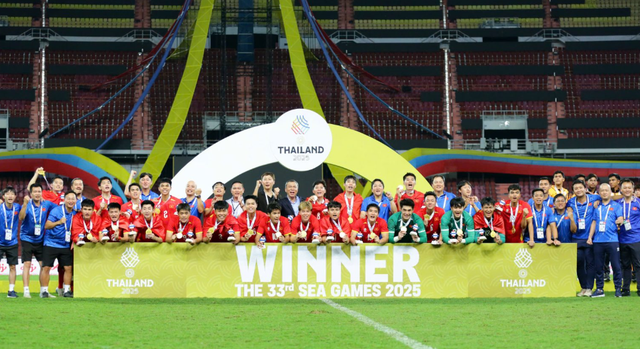 Nhìn lại cú hat-trick của bóng đá Việt Nam năm 2025- Ảnh 4.