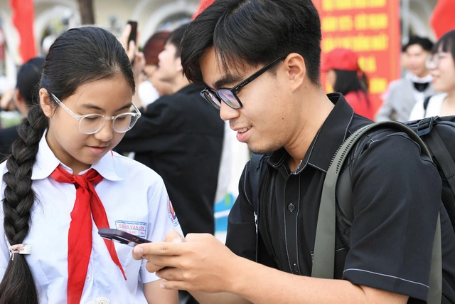 Chuyên trang Mực Tím, báo Tuổi Trẻ lọt top 10 'Khoảnh khắc báo chí' năm 2025  - Ảnh 1.