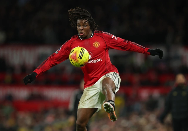 Man United đánh bại Newcastle nhờ dùng sơ đồ 4 hậu vệ- Ảnh 1.