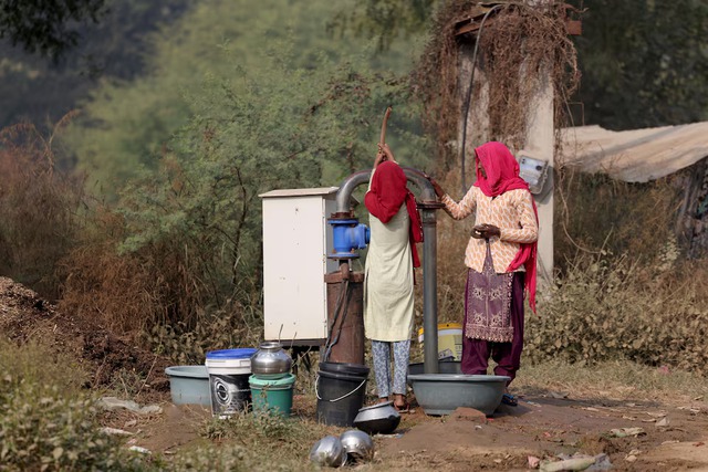 India's water crunch brews risks for beverage giants - Ảnh 1. India's water crunch brews risks for beverage giants - Ảnh 1.