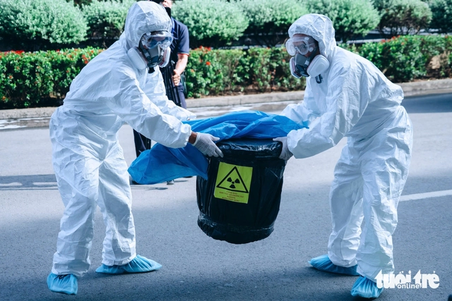 Ho Chi Minh City holds drill simulating radiation incident after traffic accident - Ảnh 10.